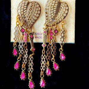 Banana Bob filagree heart deep pink crystal chandelier earrings vintage new